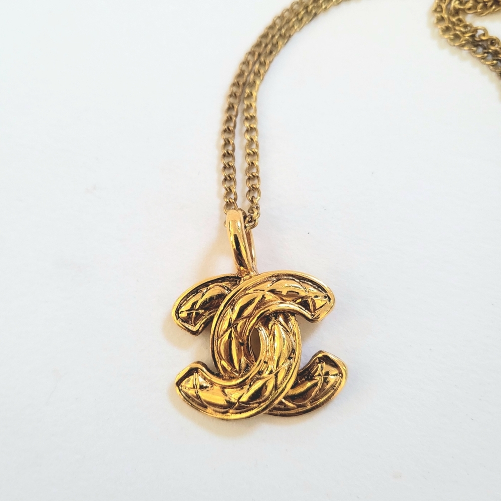 CHANEL Vintage Gold Tone Hatched Marks Coco CC Pendant Necklace
